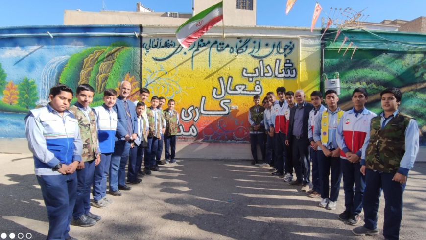 نمایندگان تشکیلات دانش آموزی درمراسم ولادت امام حسین (ع) و روز پاسدار